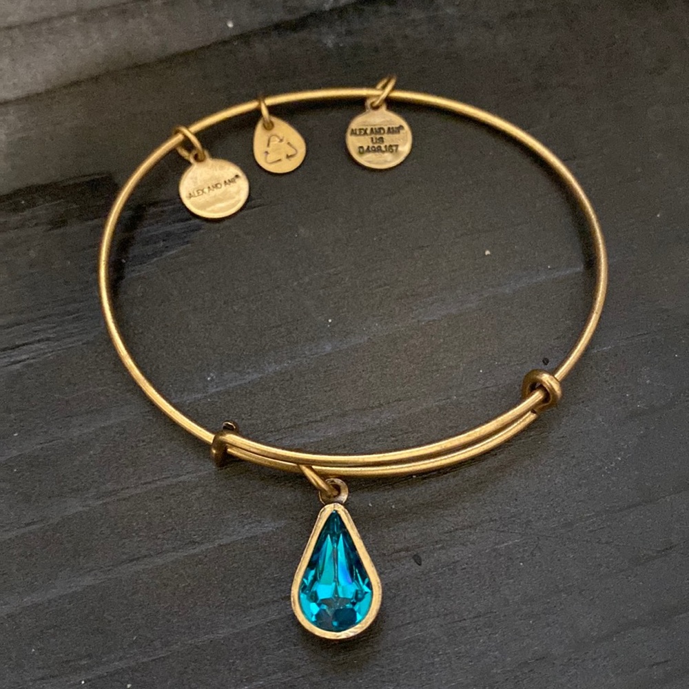 Bangle bracelet